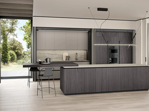 Cucina Moderna con isola Brera 07 in legno e laccato di Lube