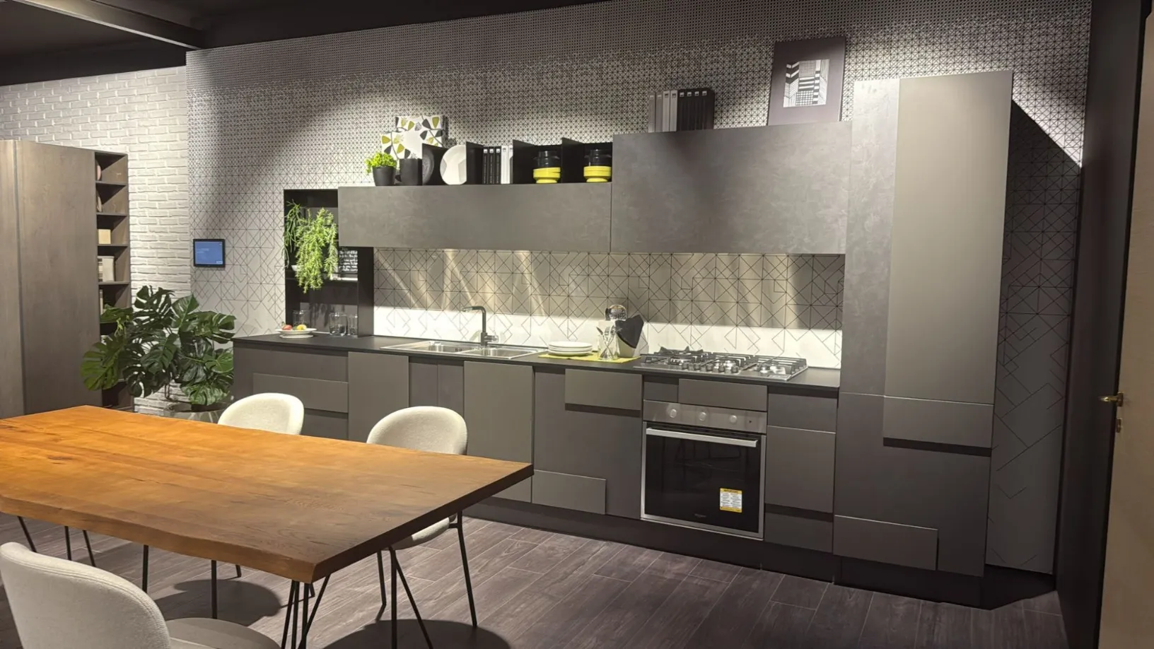 Prezzo Outlet: Approfitta di uno sconto straordinario su un modello Lube di alta gamma.